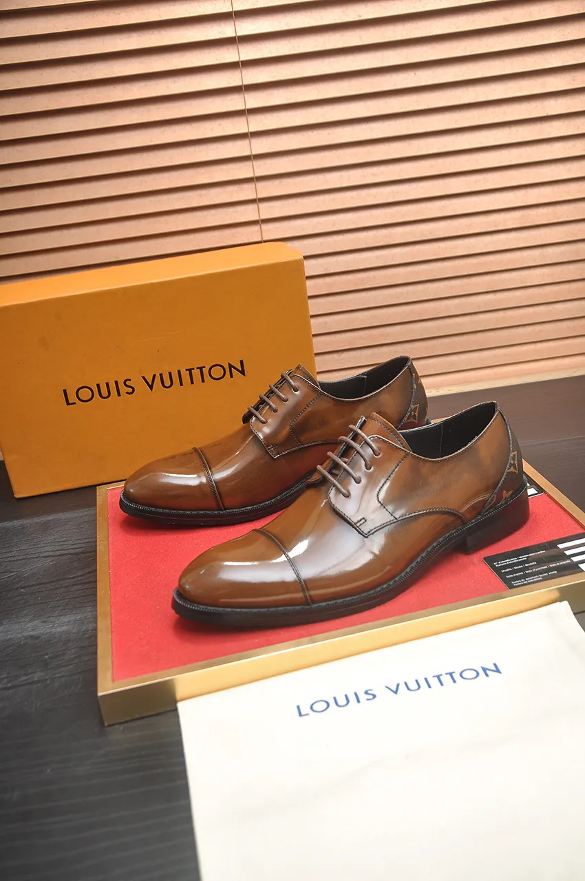 Men's men's shoes 💰500💶 [LV] (original single cowhide lining) 🍀LV's latest genuine leather business suit shoes are launched simultaneously on the official website. The first-layer cowhide imported from Italy is made of heavy gold, 💥official website 1:1 rubber outsole. Versatile to wear, high-end without losing class, and the color combination is extraordinary. This four-season style is alluring when worn on your feet, showing off your big-name flair. Standard code 38-45 (45 customized)